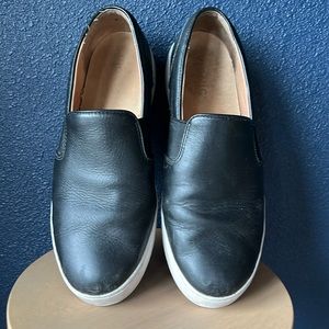 Vionic Black leather slip-on sneakers size 9